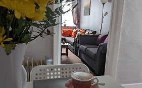 Cosy Apartment By The Sea